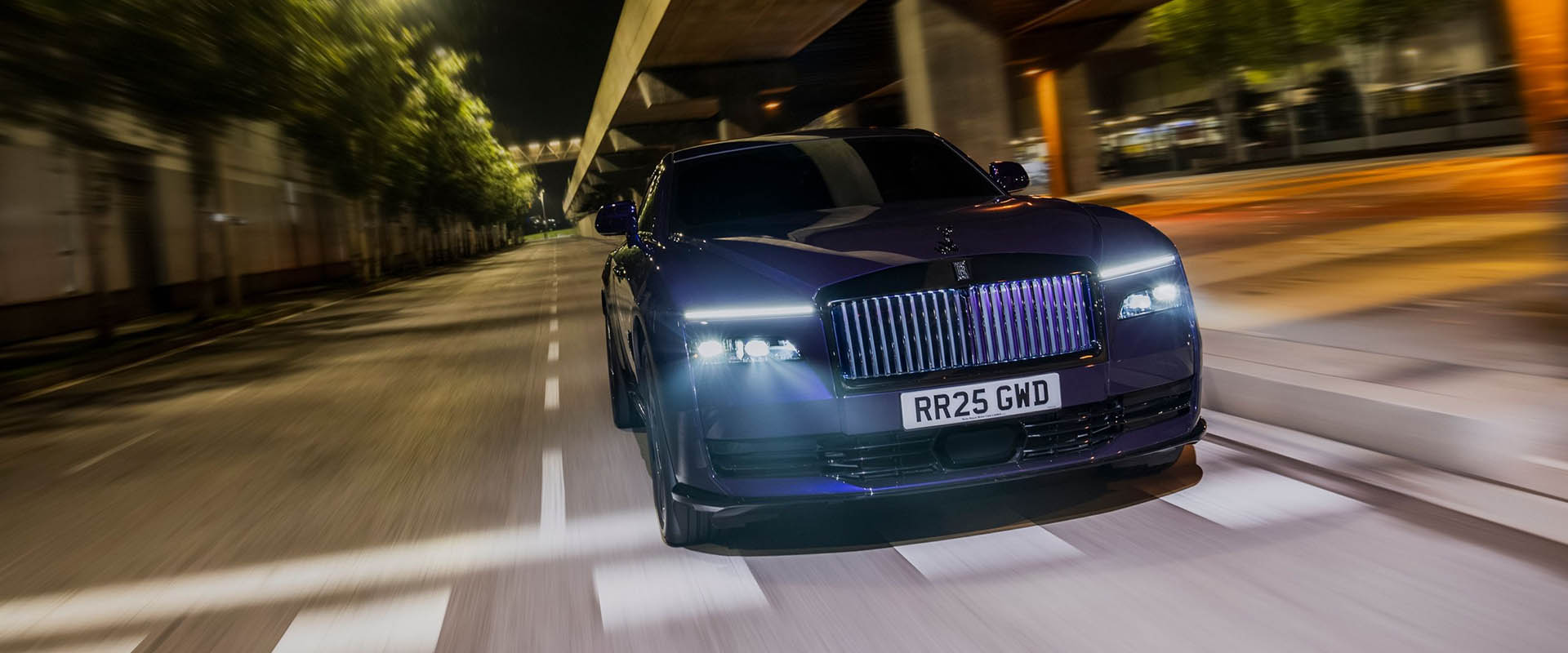 Rolls-Royce Spectre predvádza temné alter ego Black Badge so športovým nádychom