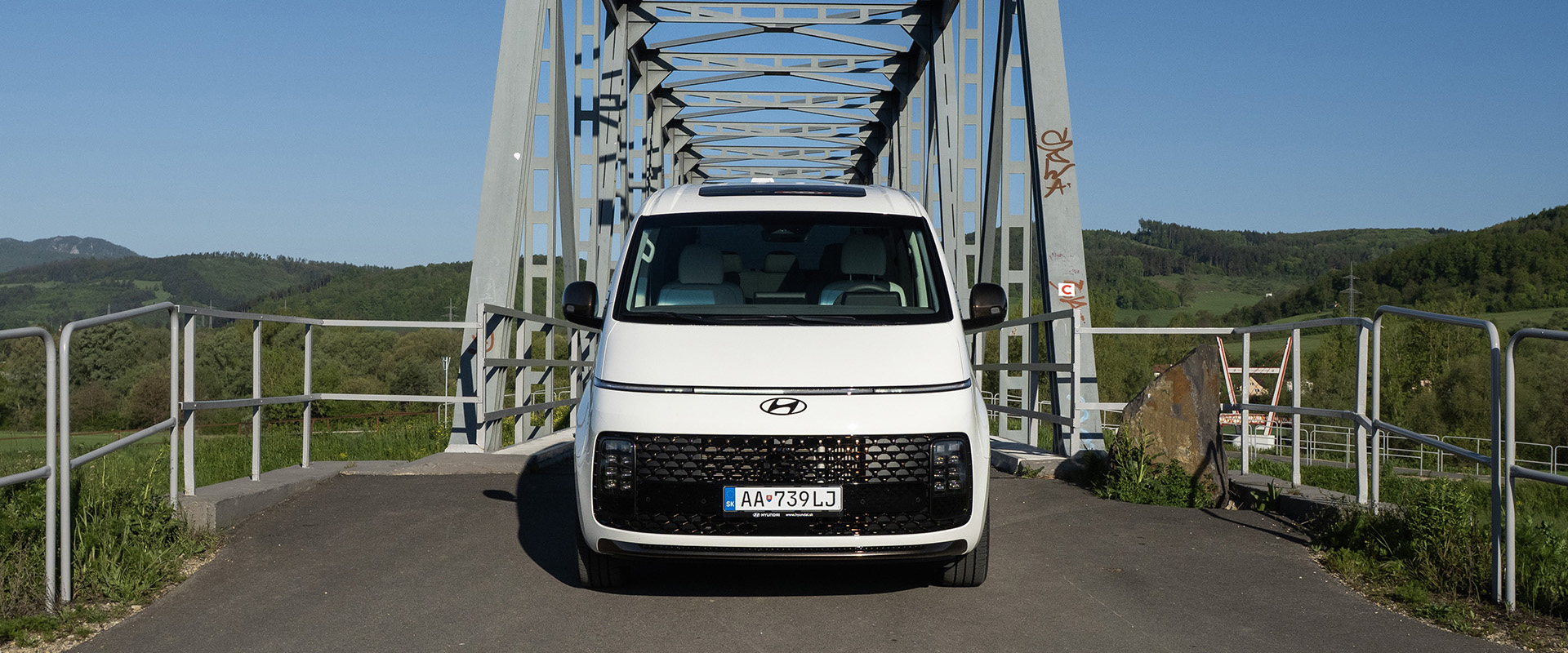 Hyundai Staria Luxury Hybrid