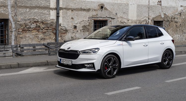 Skoda Fabia 130 Moon White