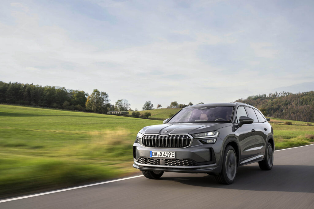 Škoda Auto. Charakteristické označenia Laurin & Klement sa nachádzajú v interiéri aj na karosérii